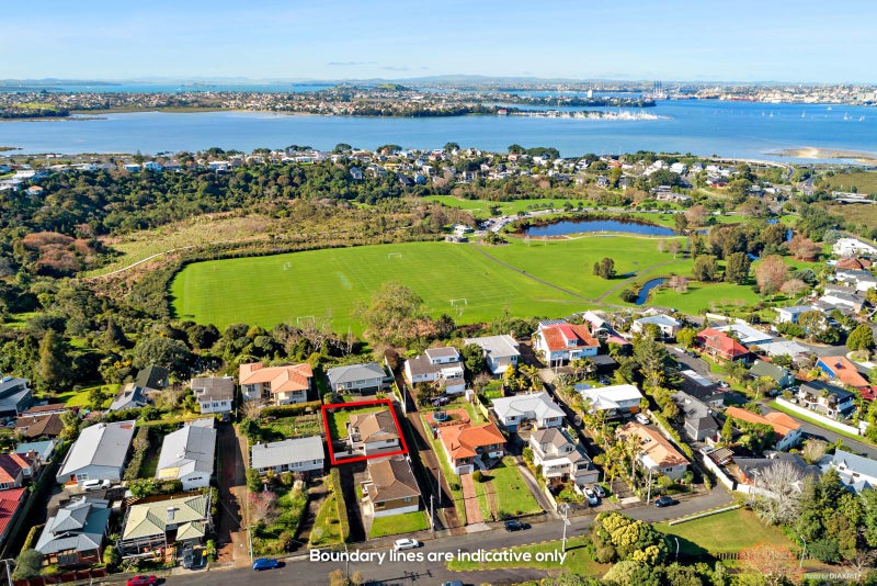 2/42 Howard Road, Northcote, Auckland - Carousel 2