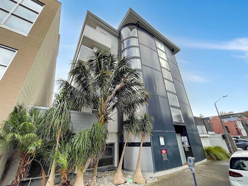 11/8 Clayton Street, Newmarket, Auckland - Carousel 1