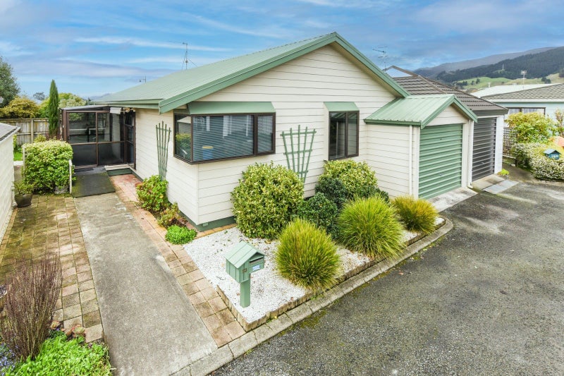 13 Dellwood Green, Richmond, Richmond - Carousel 2