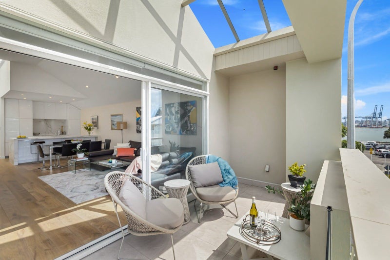 2D/2 Queens Parade, Devonport, Auckland - Carousel 2