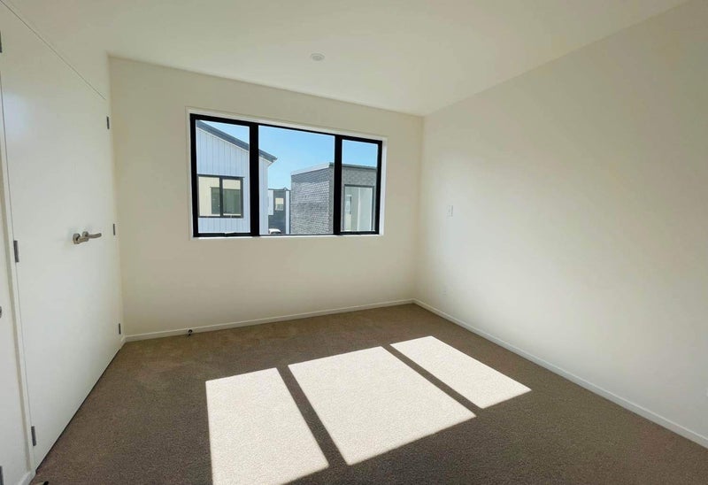 11 Aumarire Lane, Favona, Auckland - Carousel 2