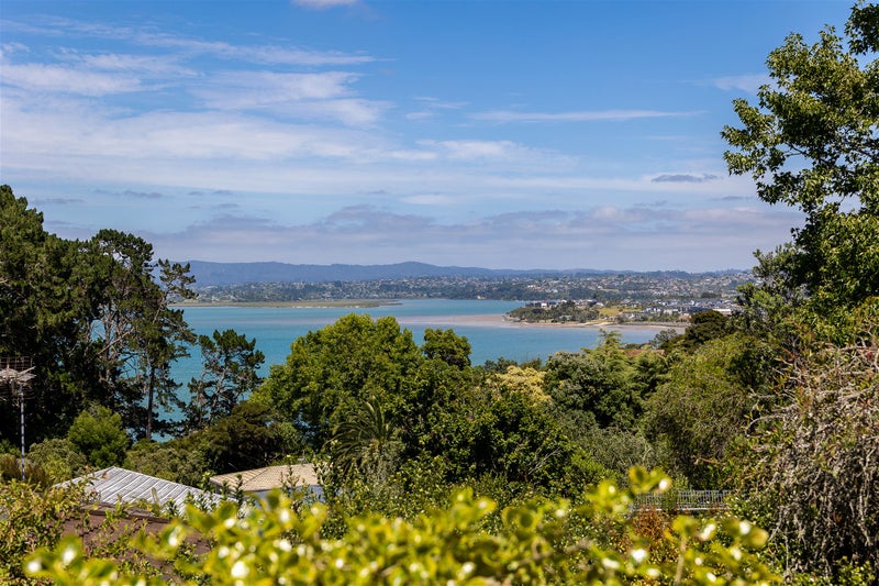 9A Sispara Place, Beach Haven, Auckland - Carousel 2
