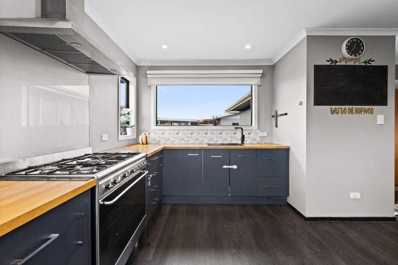 32 Robinson Crescent, Tamatea, Napier - Carousel 2