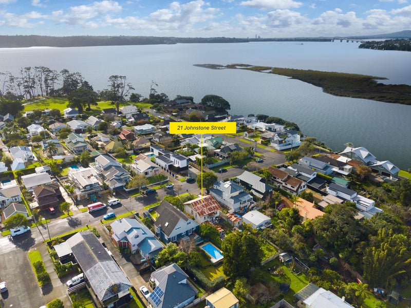 21 Johnstone Street, Point Chevalier, Auckland - Carousel 1