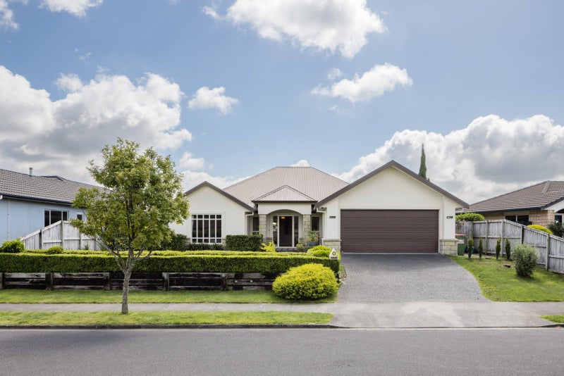 15 Palliser Drive, Huntington, Hamilton - Carousel 1