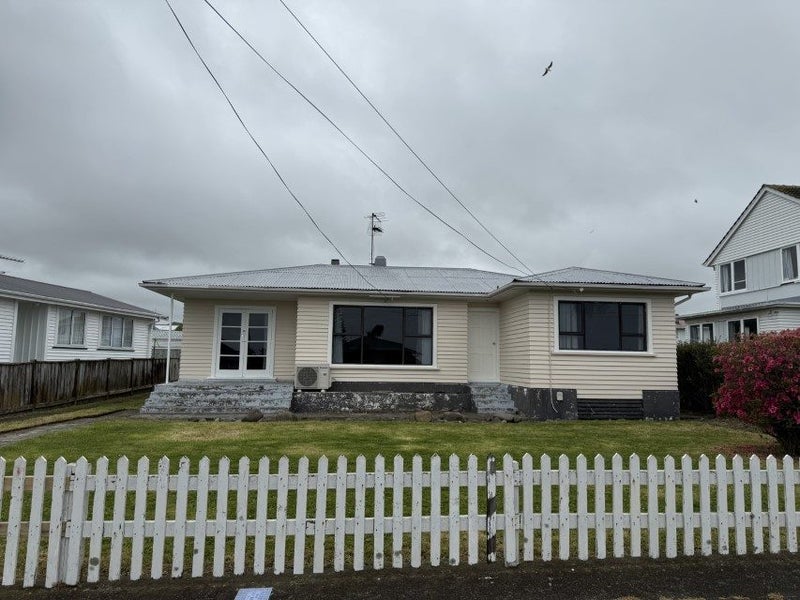 14 Adventure Street, Marfell, New Plymouth - Carousel 1