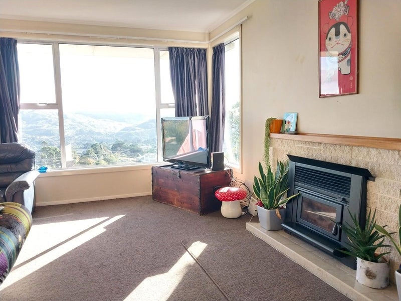 10 Paparangi Crescent, Paparangi, Wellington - Carousel 1