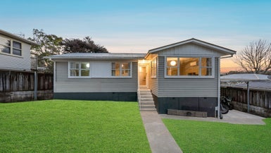6 Larissa Avenue, Henderson, Auckland - Carousel 1