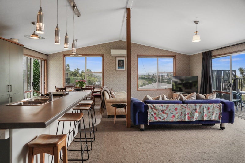 11 Bethel Way, Judea, Tauranga - Carousel 1