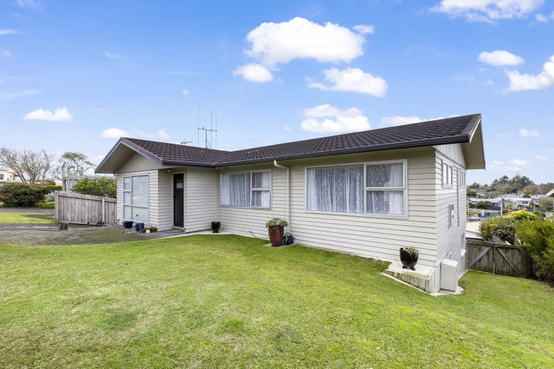 11 Pelorus Street, Glenview, Hamilton - Carousel 1