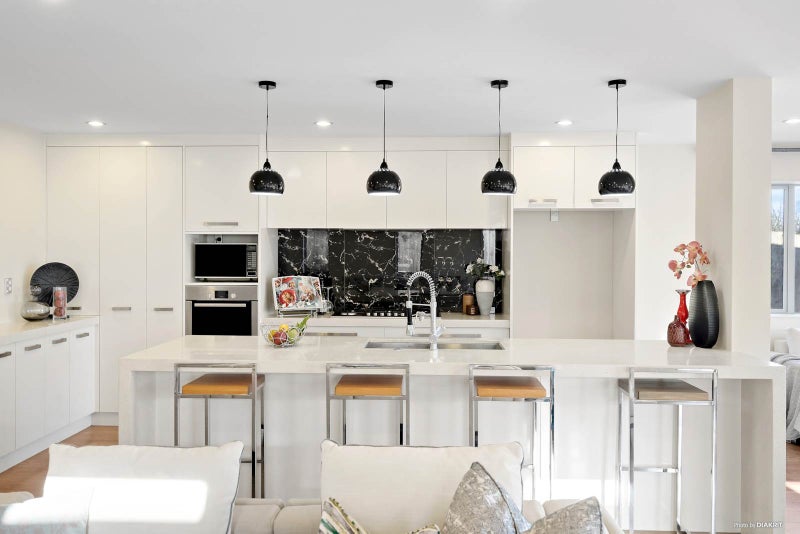 11 Hillview Avenue, New Windsor, Auckland - Carousel 1