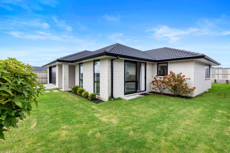 12 Cowell Crescent, Pyes Pa, Tauranga - Carousel 1