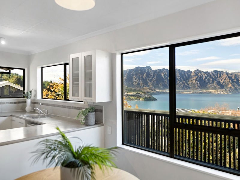 44 Wynyard Crescent, Fernhill, Queenstown - Carousel 2