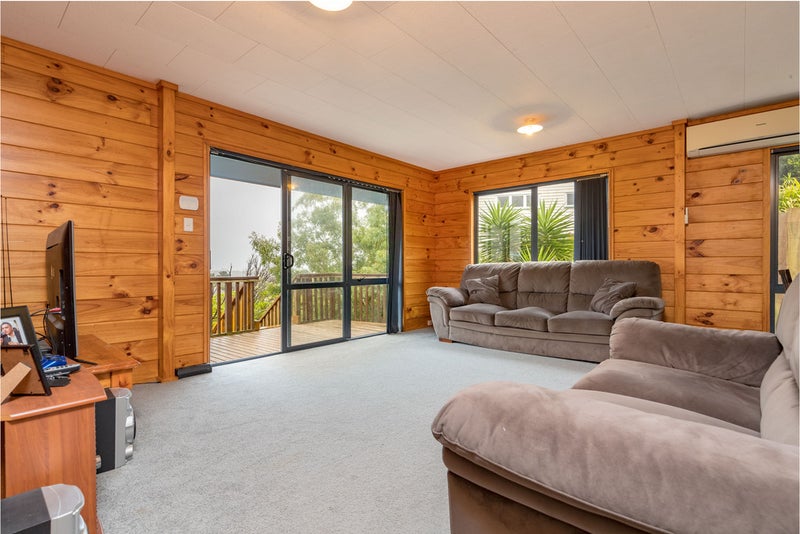 32 Northumberland Street, Cannons Creek, Porirua - Carousel 2