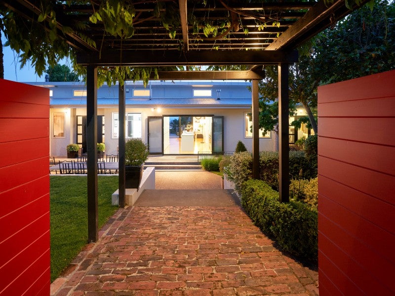 3 Cameron Terrace, Bluff Hill, Napier - Carousel 1