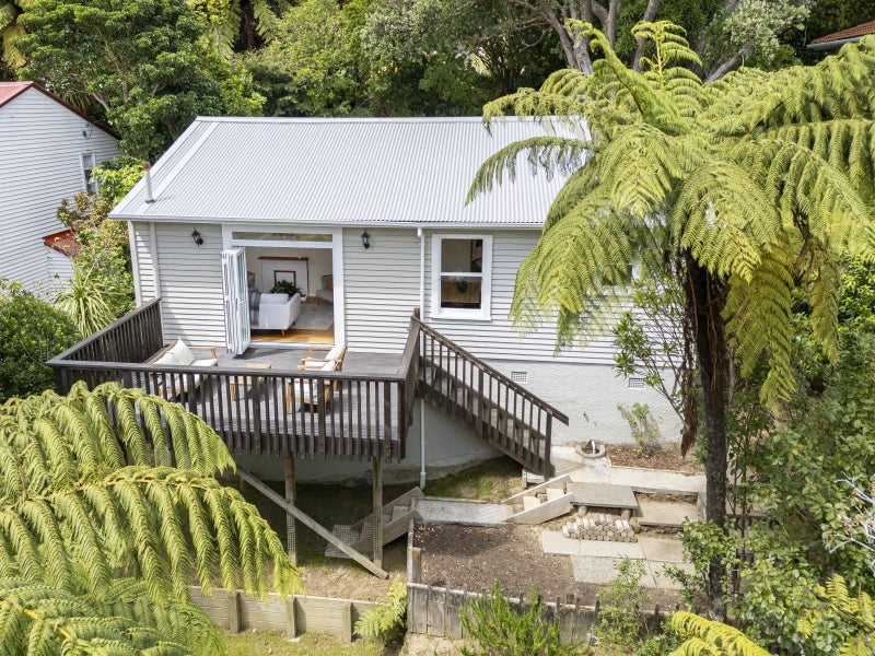 31 Montgomery Avenue, Karori, Wellington - Carousel 1