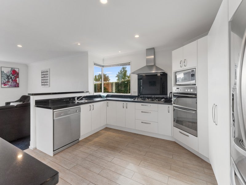 10 Wild Dunes Place, Shirley, Christchurch - Carousel 2