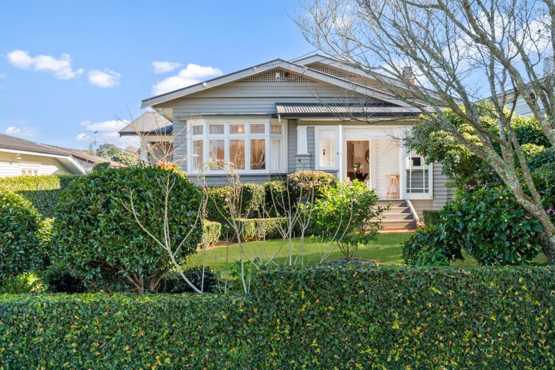 13 Peet Avenue, Royal Oak, Auckland - Carousel 1