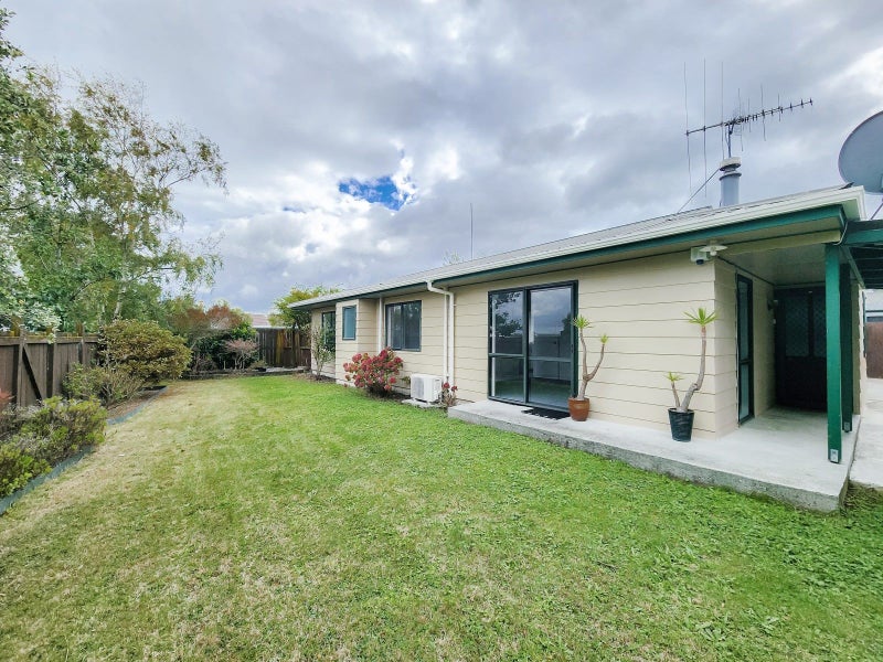 2 Lydia Place, Kelvin Grove, Palmerston North - Carousel 1