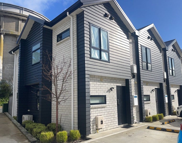 1/14 Ruakiwi Road, Hamilton Lake, Hamilton - Carousel 2