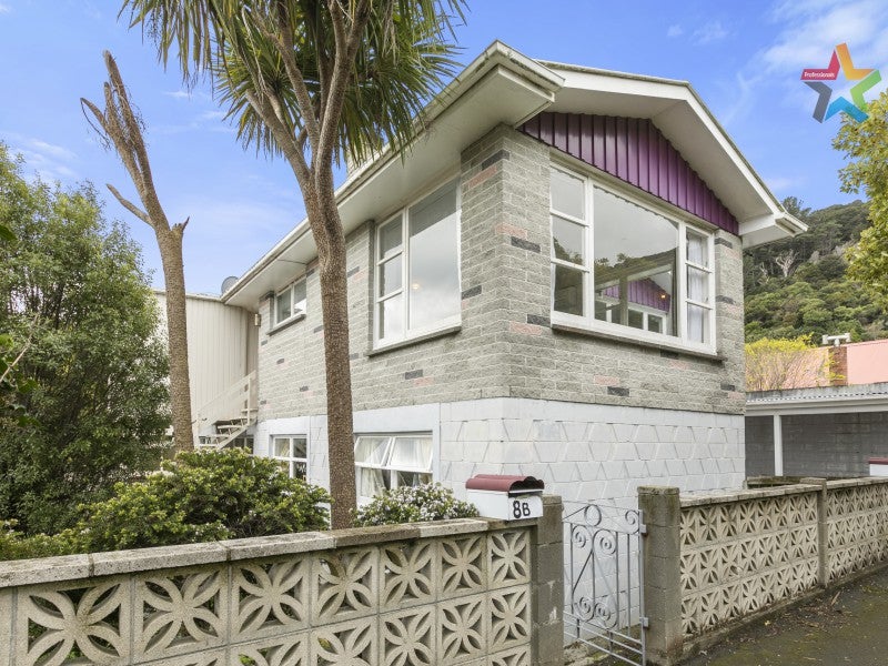 8 Puriri Street, Eastbourne, Lower Hutt - Carousel 2