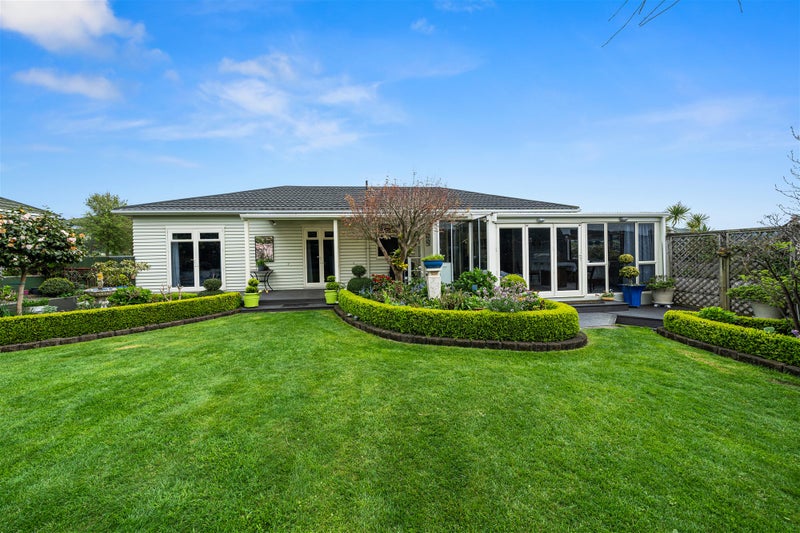 38 Handyside Street, Tawa, Wellington - Carousel 1