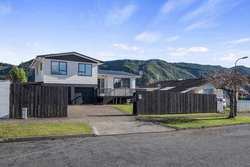 6 Crystal Grove, Birchville, Upper Hutt - Carousel 1
