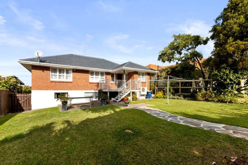 16 Speedy Crescent, Hillcrest, Auckland - Carousel 2