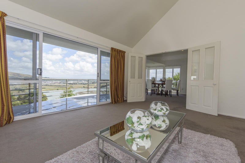 104 Cannon Hill Crescent, Mount Pleasant, Christchurch - Carousel 2