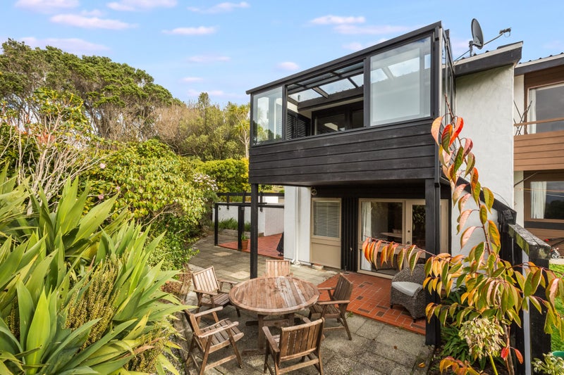 16 Jubilee Road, Khandallah, Wellington - Carousel 1