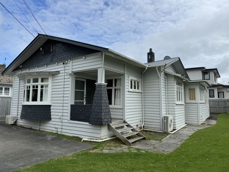 27 Rotomahana Terrace, Remuera, Auckland - Carousel 1