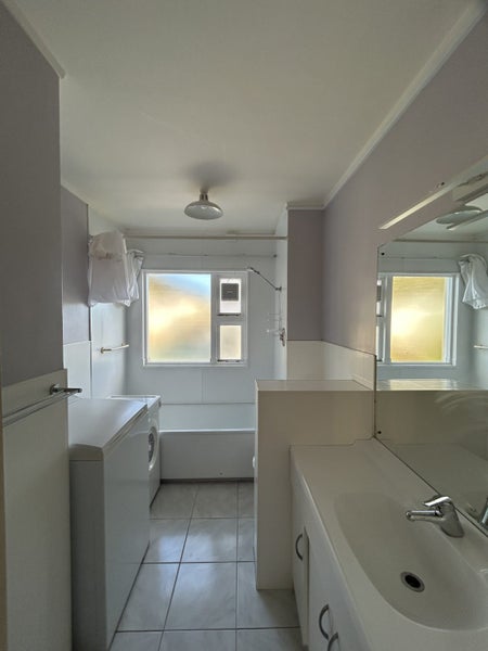 7/2 Scarborough Terrace, Mount Victoria, Wellington - Carousel 2