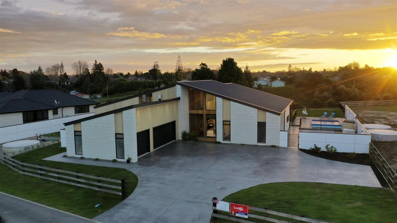 8D East Ridge Grove, Newstead, Hamilton - Carousel 1