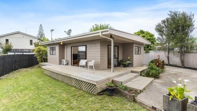 1/5 Copley Street, New Lynn, Auckland - Carousel 1