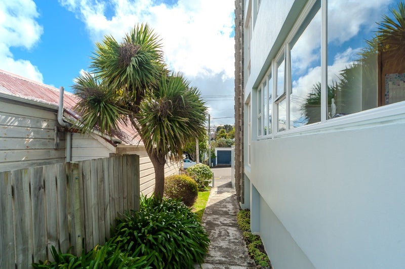 4/36 Queen Street, Mount Victoria, Wellington - Carousel 1