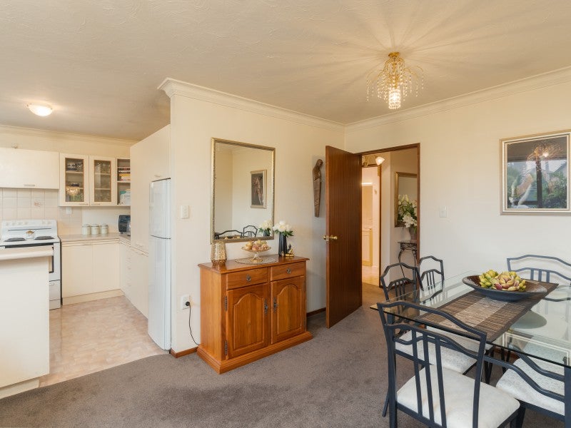 7 Regency Crescent, Redwood, Christchurch - Carousel 2