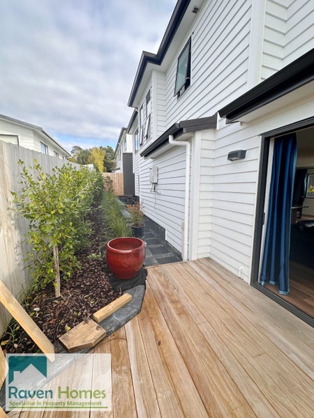 49D Royal View Road, Te Atatu South, Auckland - Carousel 12