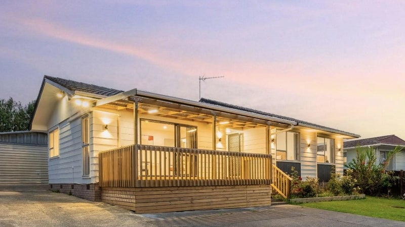 75 Te Irirangi Drive, Clover Park, Auckland - Carousel 1