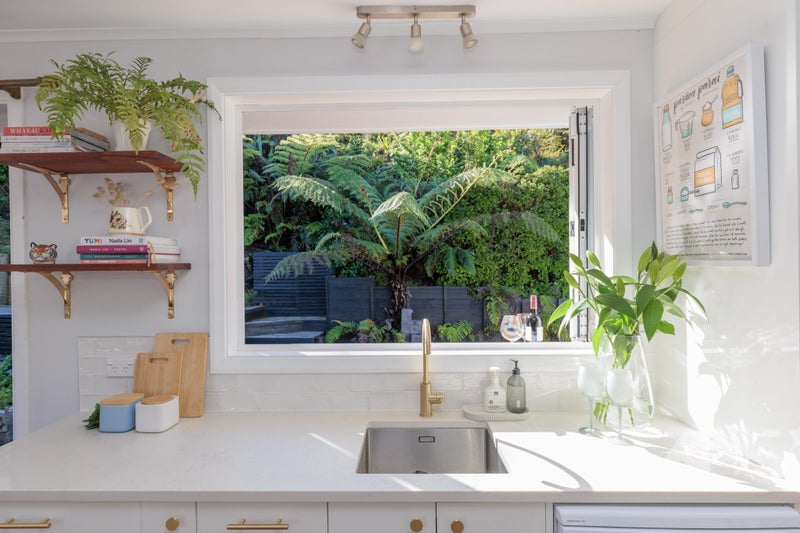 10 Cotswold Crescent, Newlands, Wellington - Carousel 1