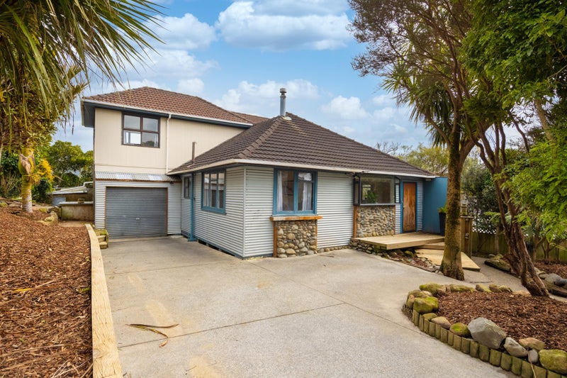 22 Hereford Street, Cannons Creek, Porirua - Carousel 1
