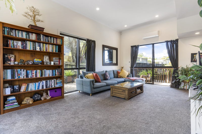 8/2 Swan Hill Drive, Glen Eden, Auckland - Carousel 2