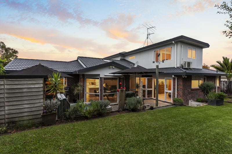 2 Rosetti Rise, West Harbour, Auckland - Carousel 1