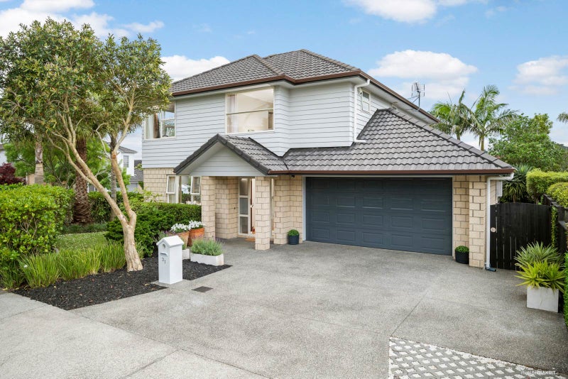 31 Gibbston Crescent, Flat Bush, Auckland - Carousel 1