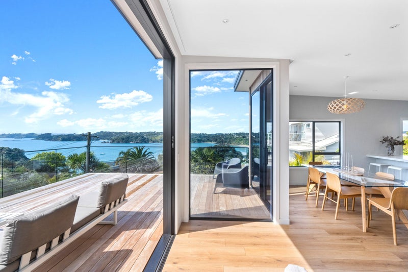 5 Karu Street, Oneroa, Waiheke Island - Carousel 1