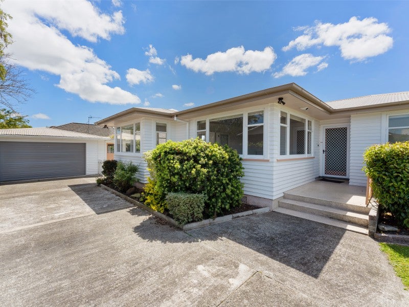 14 Anglesey Place, Awapuni, Palmerston North - Carousel 1