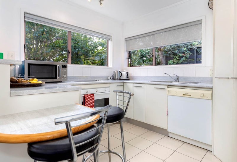 12A Green Lane East, Remuera, Auckland - Carousel 2