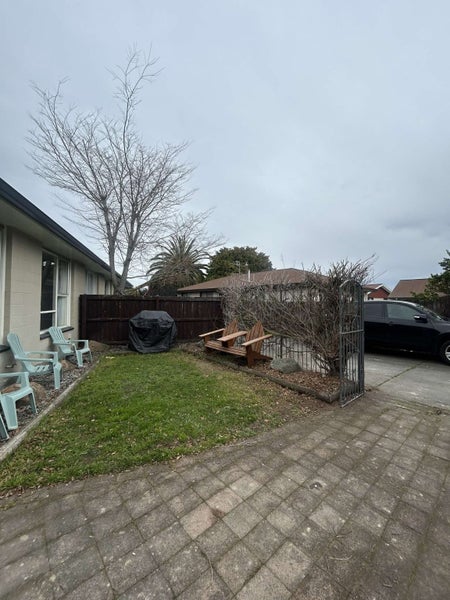 2/23 Branksome Place, Parklands, Christchurch - Carousel 1