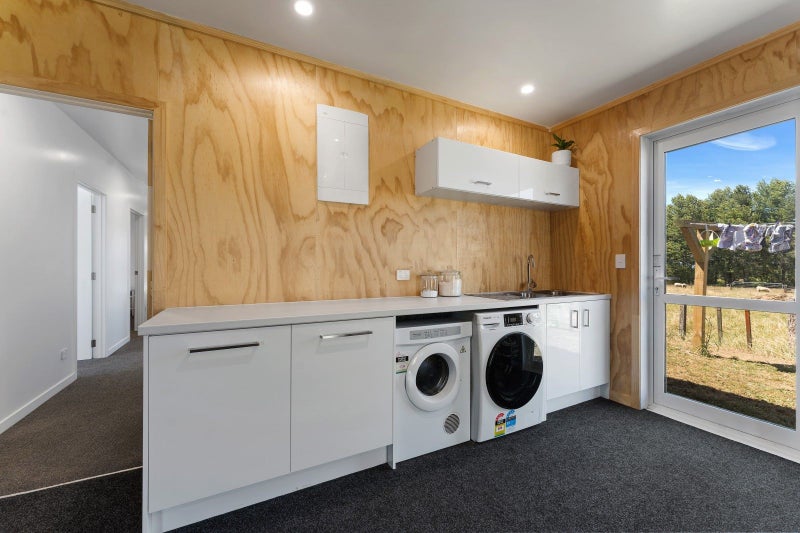 38B Flint Road West, Stratford - Carousel 32