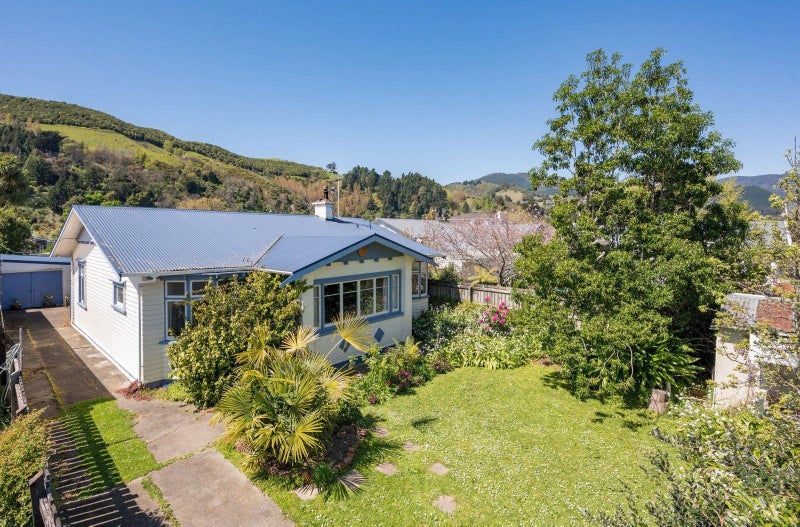 2 North Road, The Wood, Nelson - Carousel 2