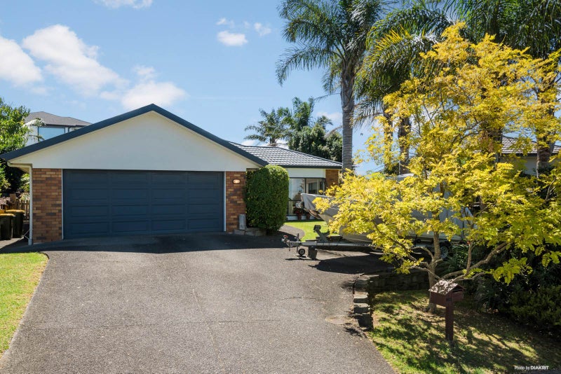 10 Meharg Place, Fairview Heights, Auckland - Carousel 1